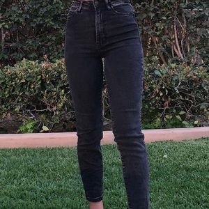 High-Waisted Black Stradivarius Skinny Jeans